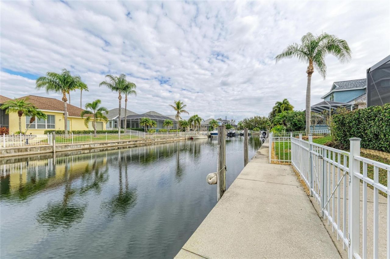 4735 Spinnaker Drive , Bradenton, FL 34208 Photo