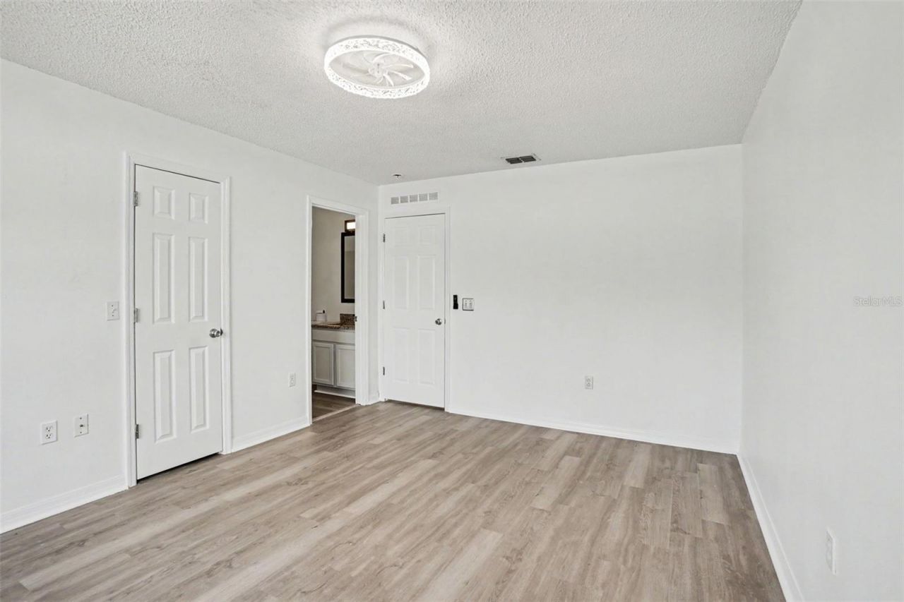 10317 Frog Pond Drive , Riverview, FL 33569 Photo