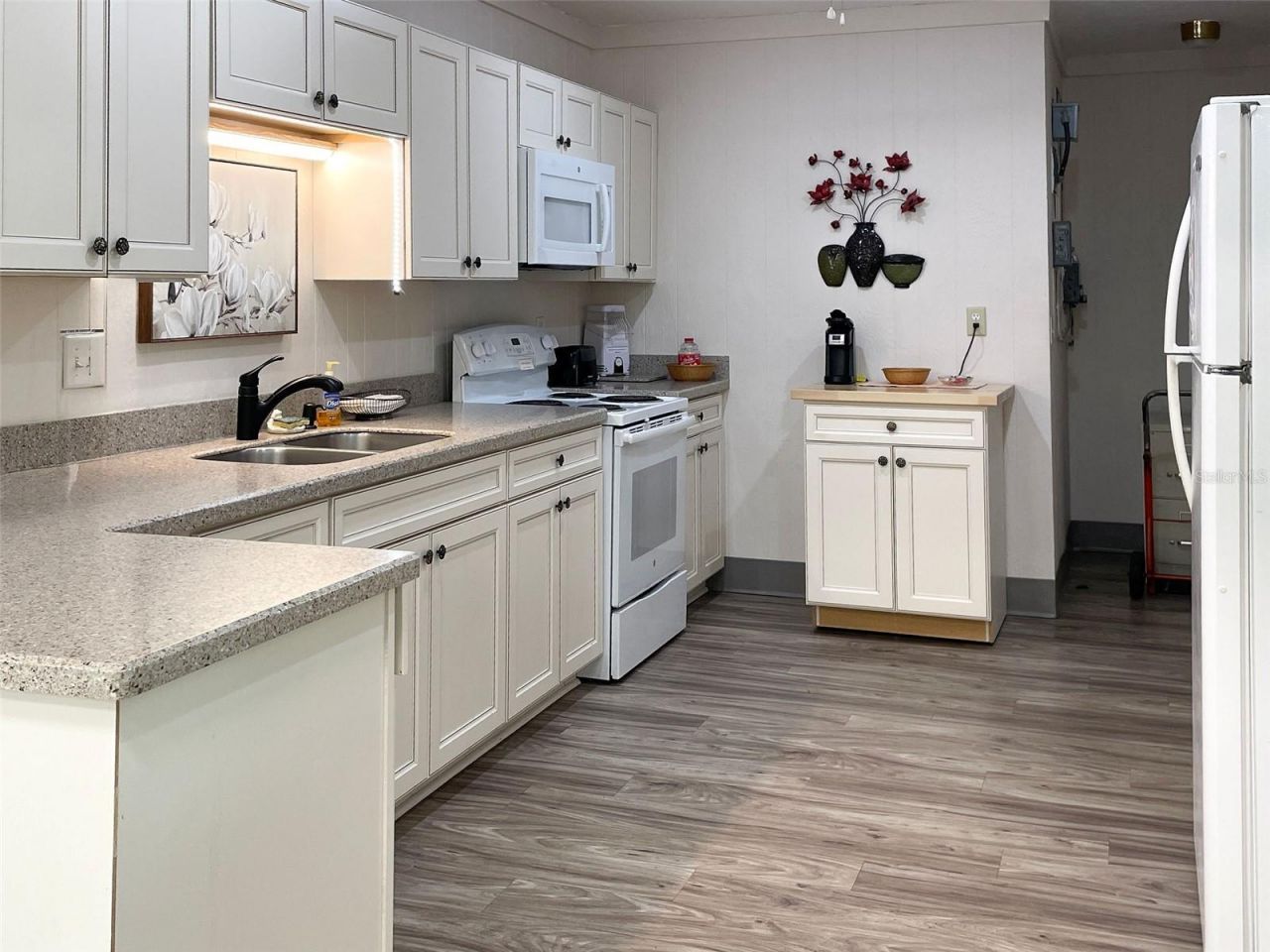 1405 Pine Lake Drive , Unit 5, Venice, FL 34285 Photo