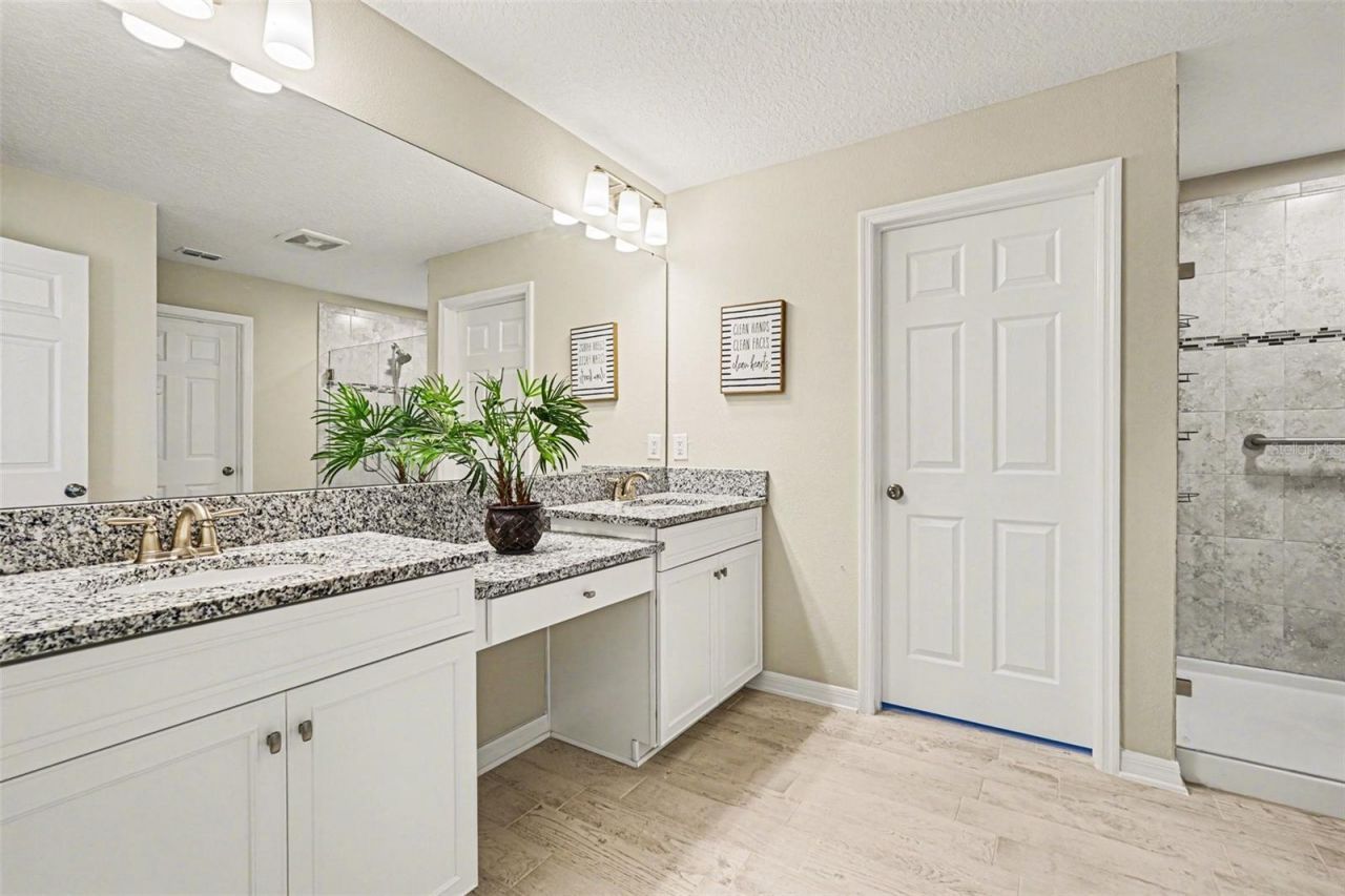 4902 Eagle Rock Drive , Wimauma, FL 33598 Photo