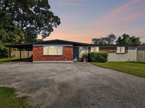 2913 W XANTHUS STREET , TAMPA, FL 33614