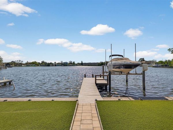 8848 SUNLIT COVE DRIVE NE, ST PETERSBURG, FL 33702