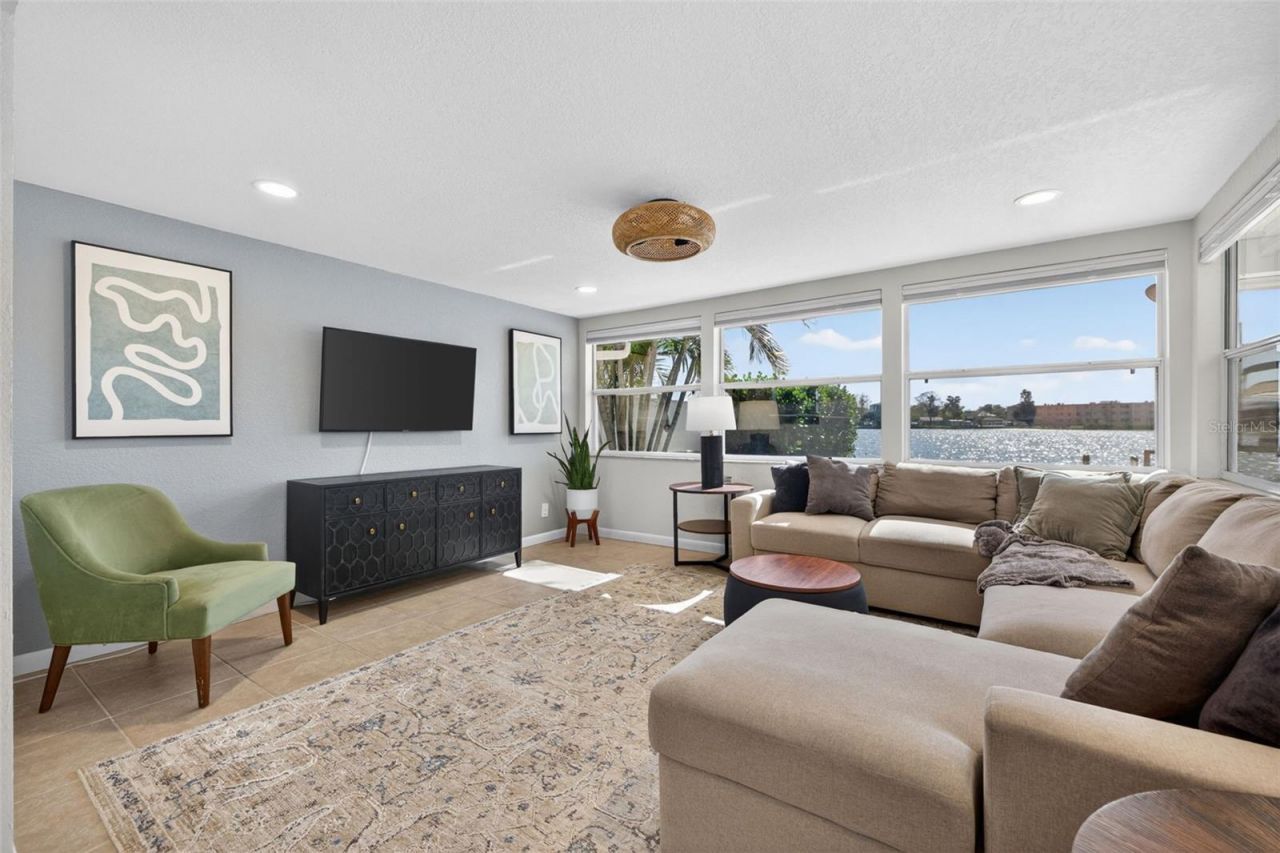 8848 Sunlit Cove Drive Ne, Saint Petersburg, FL 33702 Photo