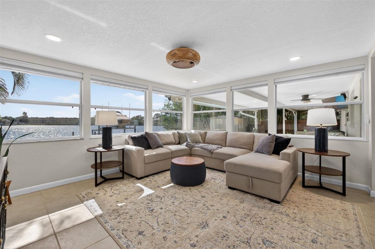 8848 Sunlit Cove Drive Ne, Saint Petersburg, FL 33702 Photo