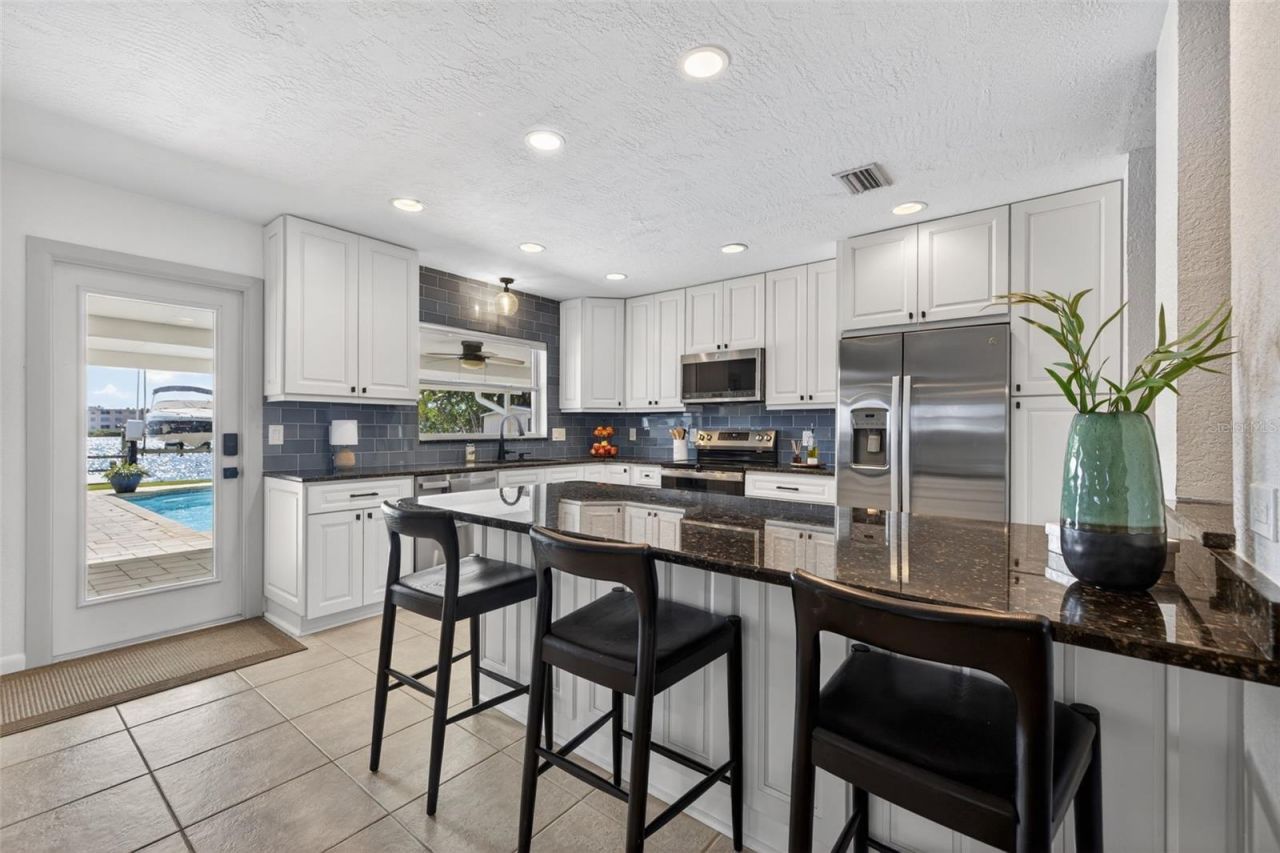 8848 Sunlit Cove Drive Ne, Saint Petersburg, FL 33702 Photo