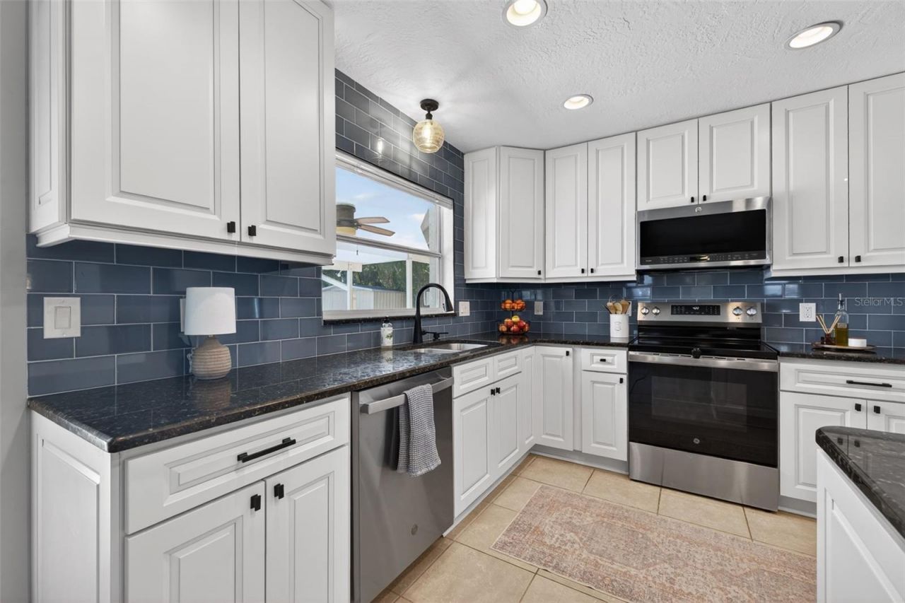 8848 Sunlit Cove Drive Ne, Saint Petersburg, FL 33702 Photo