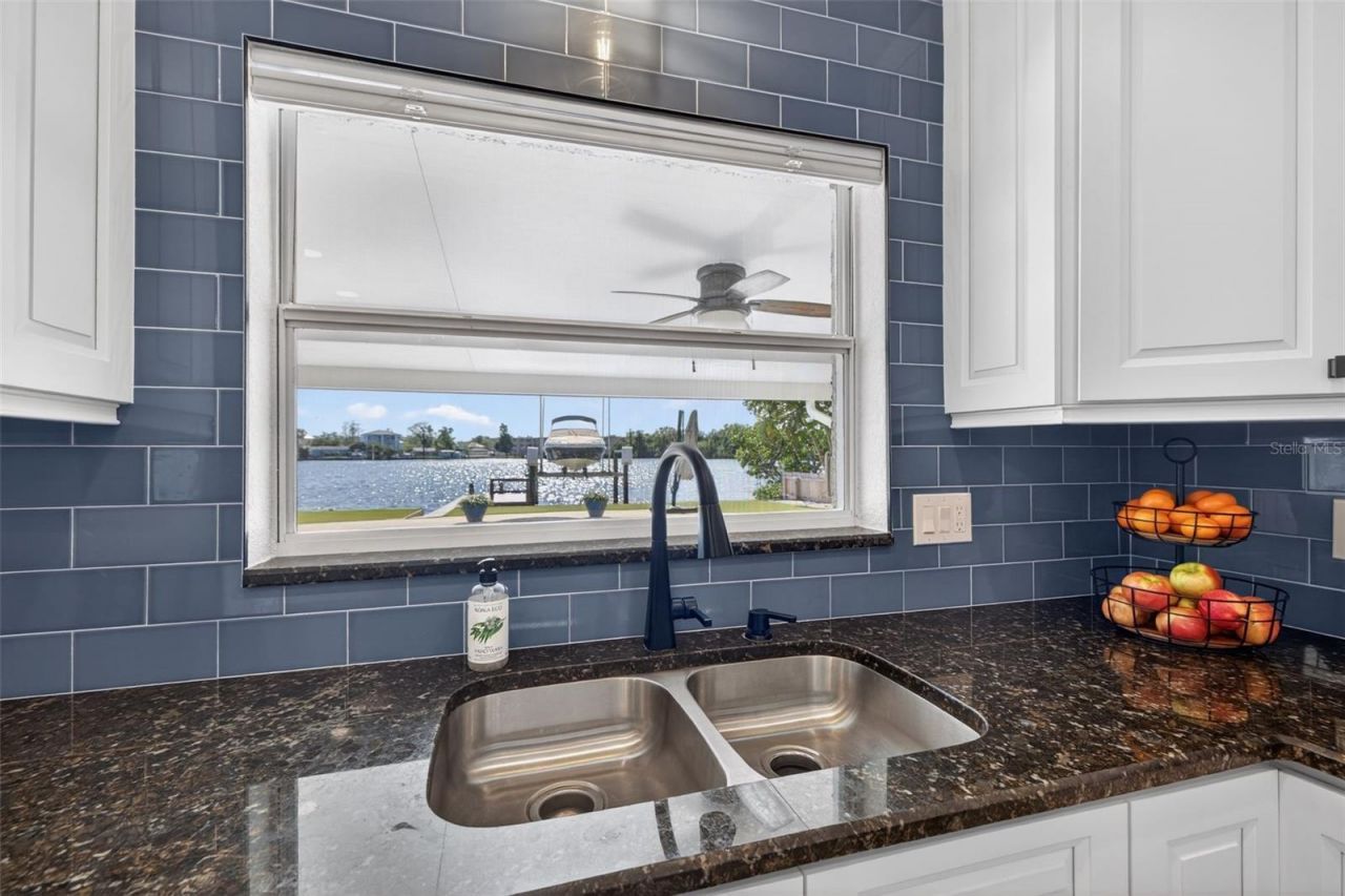 8848 Sunlit Cove Drive Ne, Saint Petersburg, FL 33702 Photo