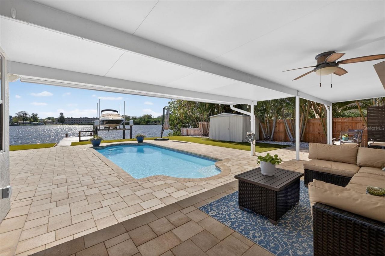 8848 Sunlit Cove Drive Ne, Saint Petersburg, FL 33702 Photo