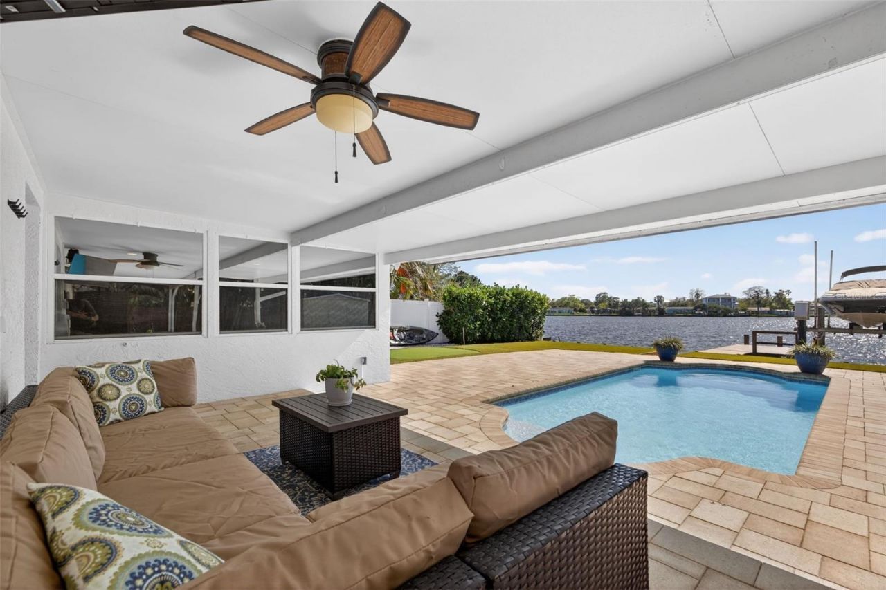 8848 Sunlit Cove Drive Ne, Saint Petersburg, FL 33702 Photo