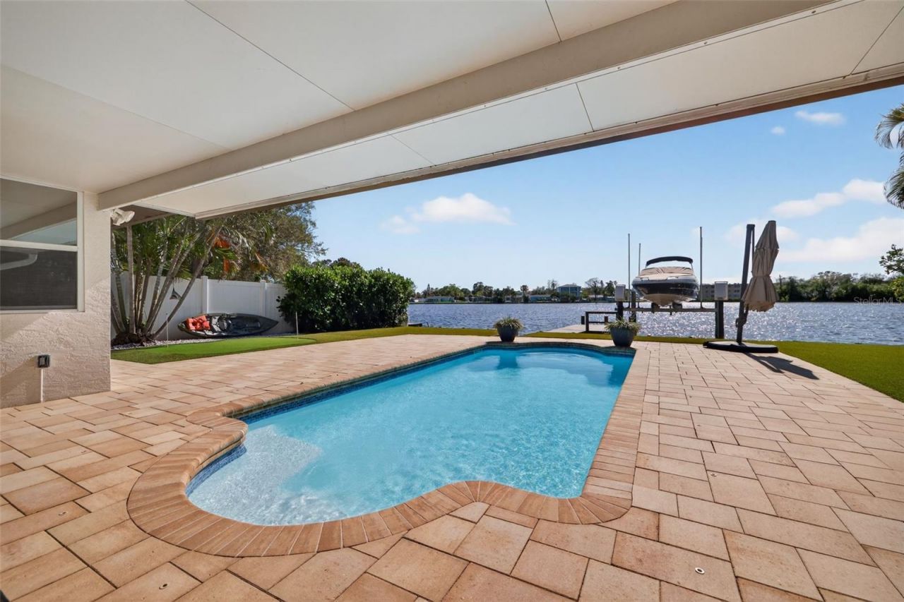 8848 Sunlit Cove Drive Ne, Saint Petersburg, FL 33702 Photo