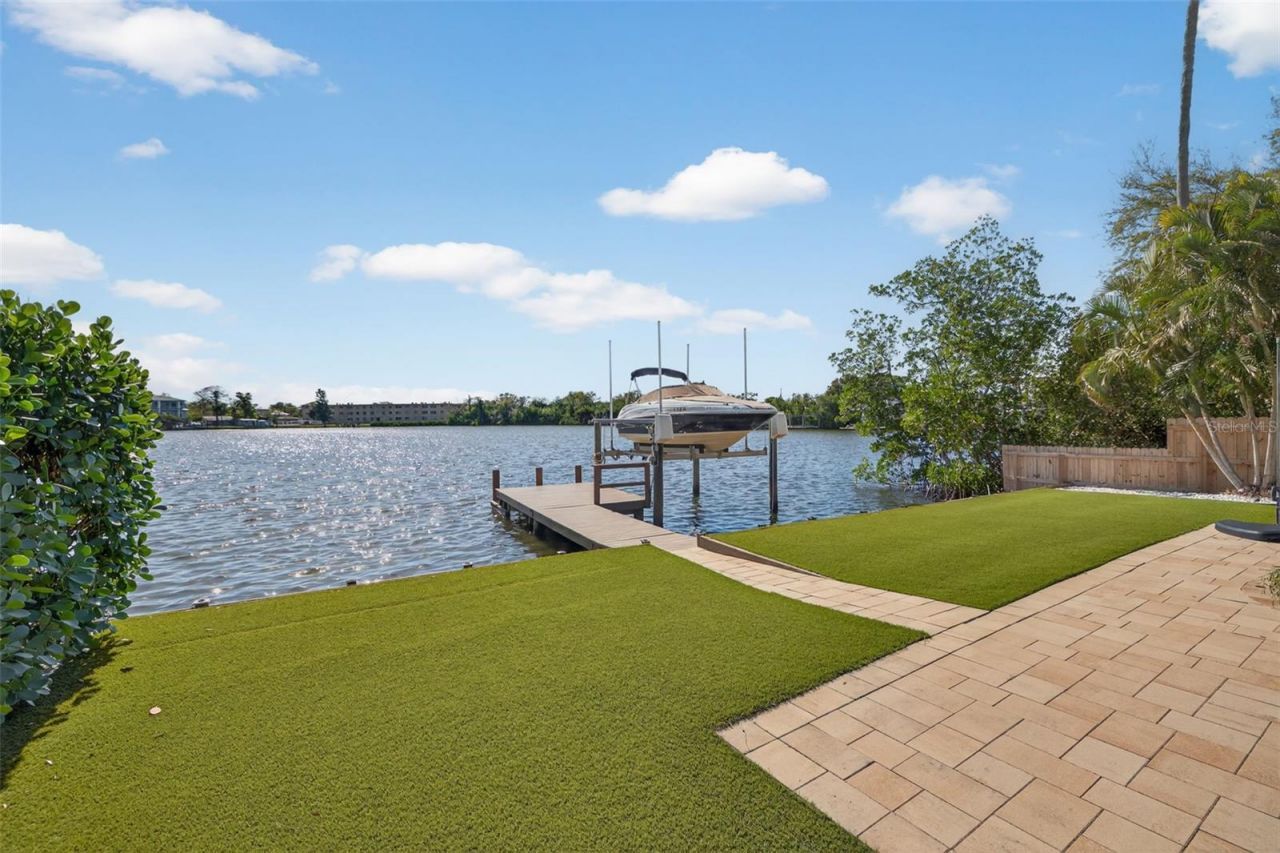 8848 Sunlit Cove Drive Ne, Saint Petersburg, FL 33702 Photo