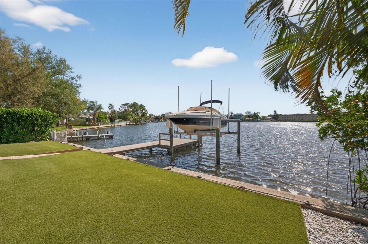 8848 Sunlit Cove Drive Ne, Saint Petersburg, FL 33702 Photo