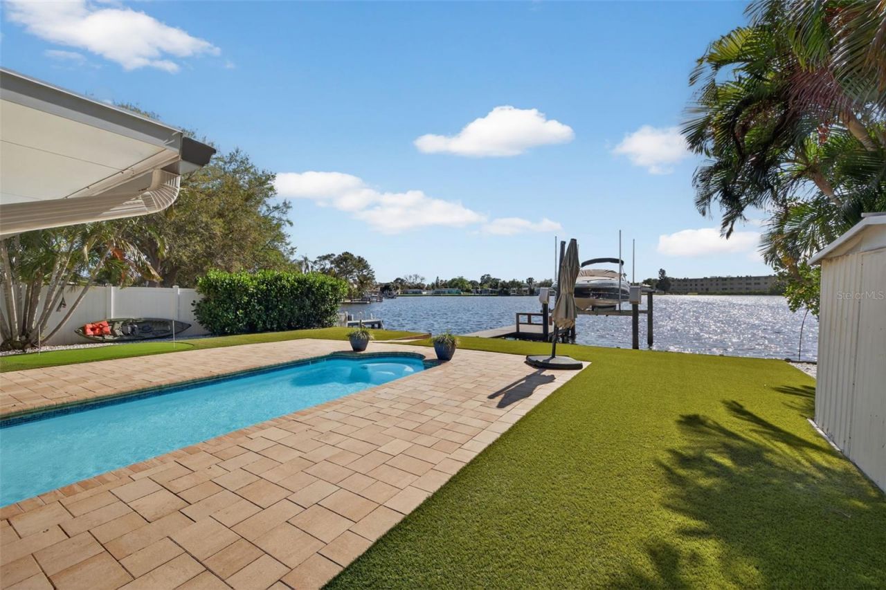 8848 Sunlit Cove Drive Ne, Saint Petersburg, FL 33702 Photo