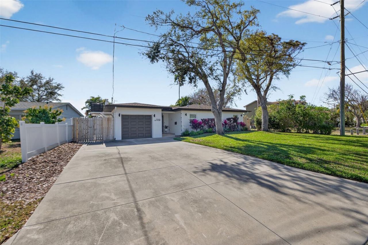 8848 Sunlit Cove Drive Ne, Saint Petersburg, FL 33702 Photo