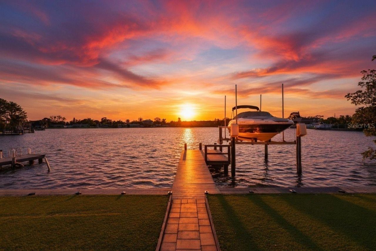 8848 Sunlit Cove Drive Ne, Saint Petersburg, FL 33702 Photo