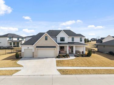 21165 C Street , Elkhorn, NE 68022