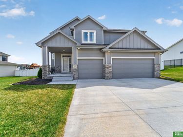 21819 G Street, Elkhorn, NE 68022