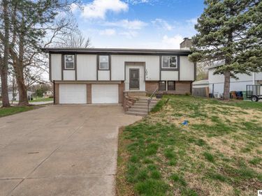 102 Hillcrest Avenue , Bellevue, NE 68005