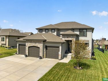 512 Sherwood Drive , Gretna, NE 68028