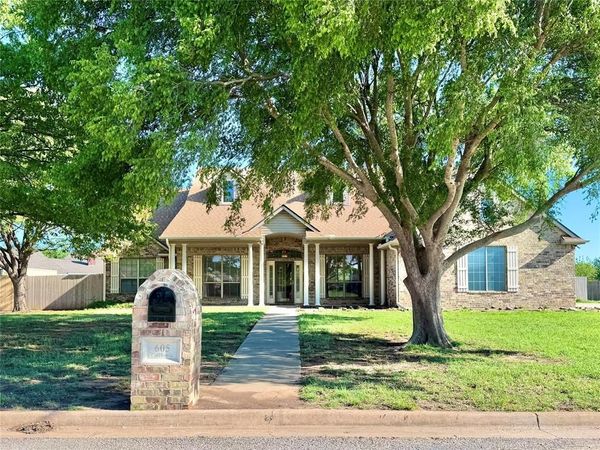 605 E California Street, Walters, OK 73572