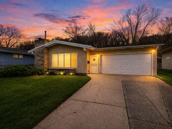 8210 Lakewood Avenue, Gary, IN 46403