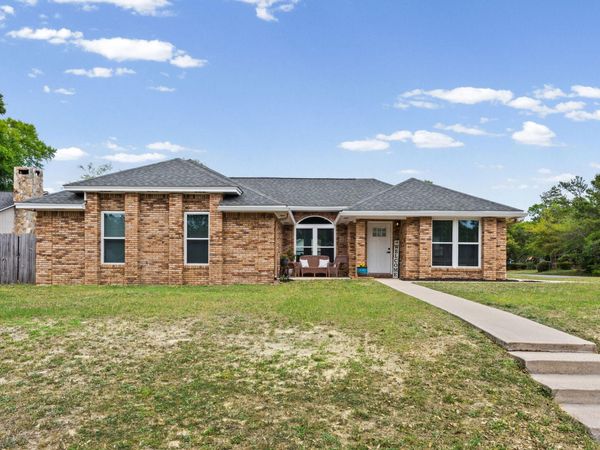 943 Ridgewood Way, Niceville, FL 32578