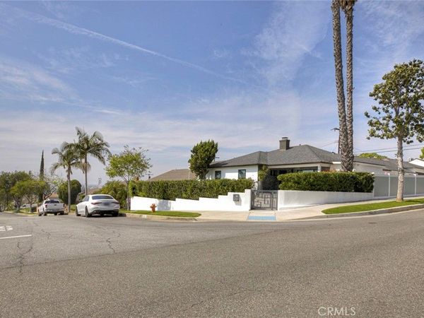 749 Stanford Road, Burbank, CA 91504