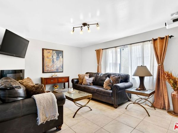 10817 Whipple Street, Unit 6, Toluca Lake, CA 91602