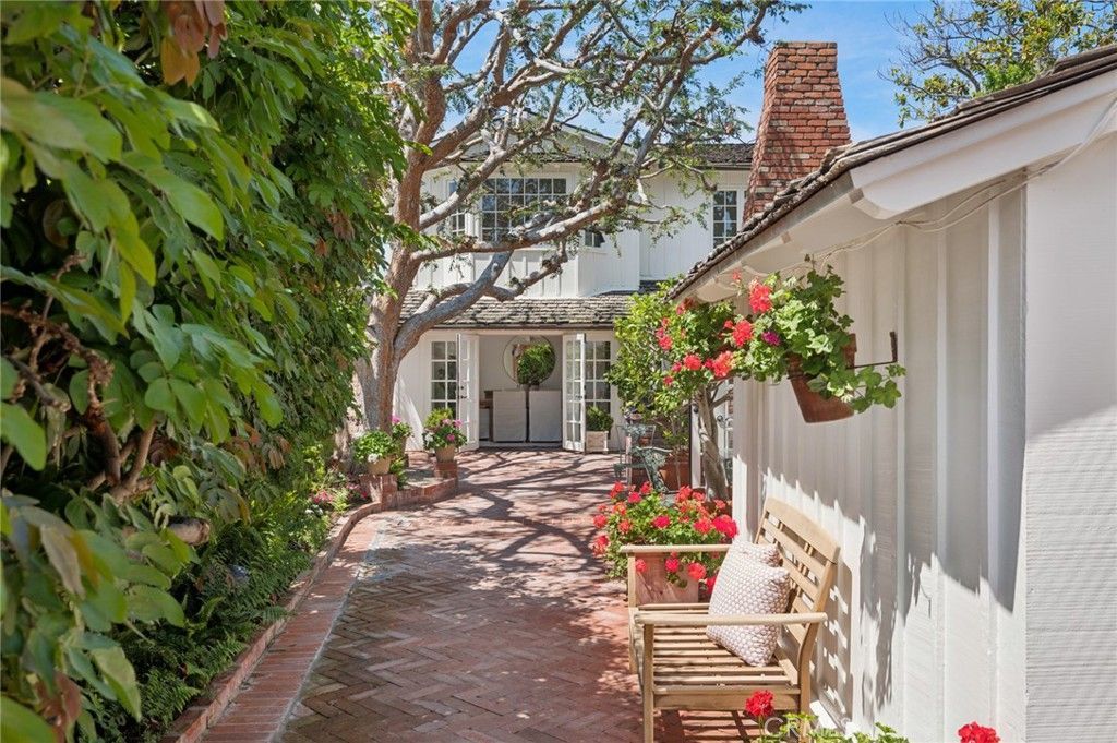 2571 Waverly Drive, Newport Beach, CA 92663 Main Photo