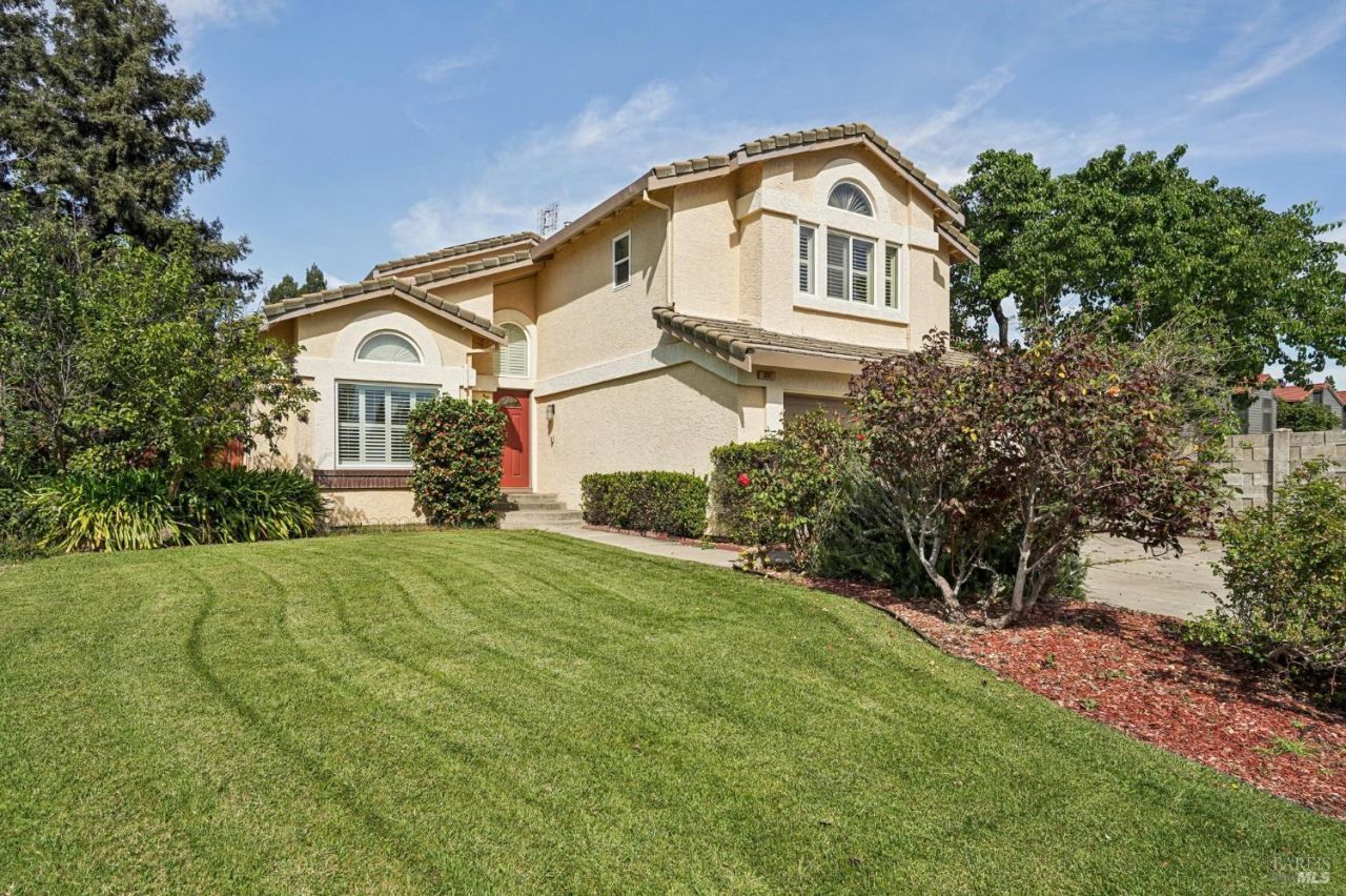 301 Portsmouth Avenue, Vacaville, CA 95687 Main Photo