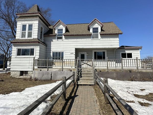 429 S 7th Street, Escanaba, MI 49829