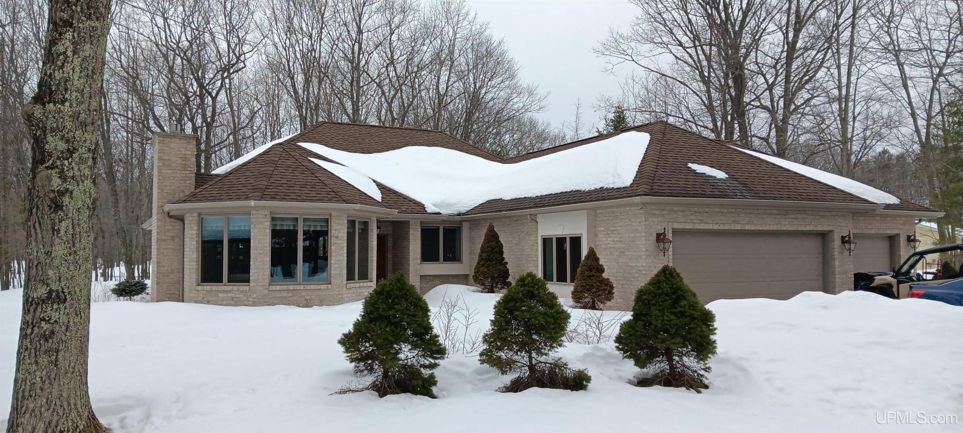 24 Royal Oak Drive, Gladstone, MI 49837 Main Photo