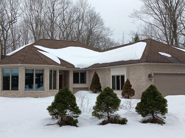 24 Royal Oak Drive, Gladstone, MI 49837