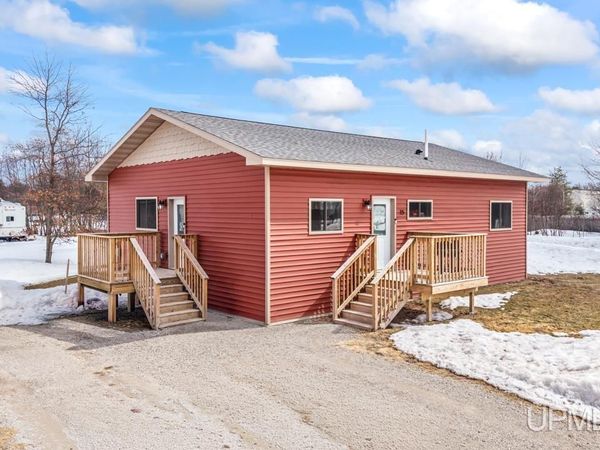 15 Wintergreen Circle, Gladstone, MI 49837