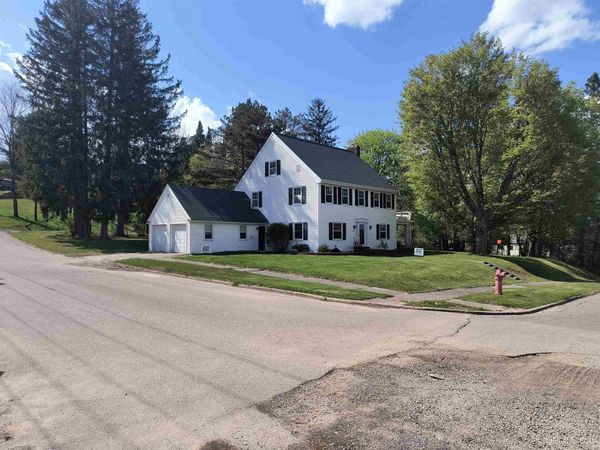 203 N 8th Avenue, Iron River, MI 49935