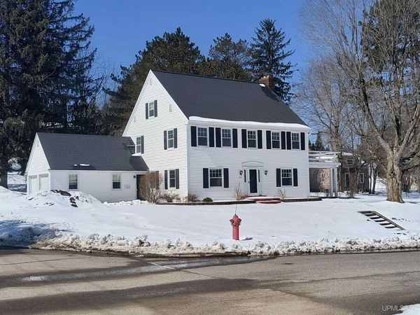 203 N 8th Avenue, Iron River, MI 49935