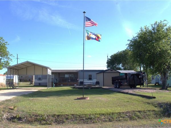 1005 W Houston Avenue, Seadrift, TX 77983