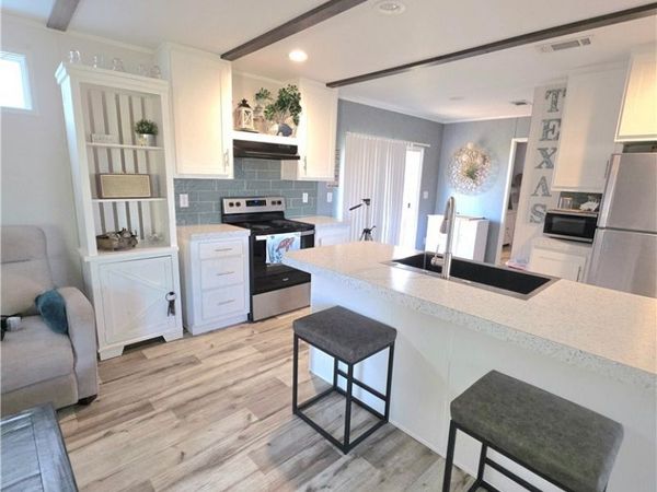 1005 W Houston Avenue, Seadrift, TX 77983