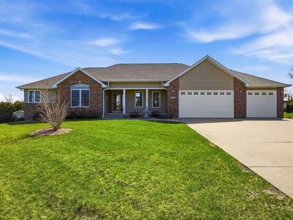 6060 Wayside Circle , Cedar Rapids, IA 52411