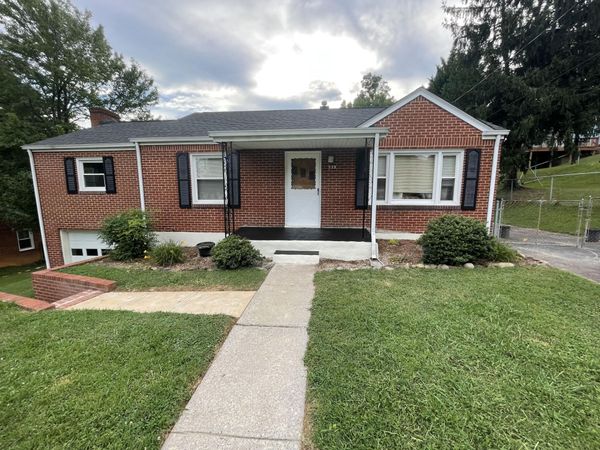 215 Barnett RD NW, Salem, VA 24153