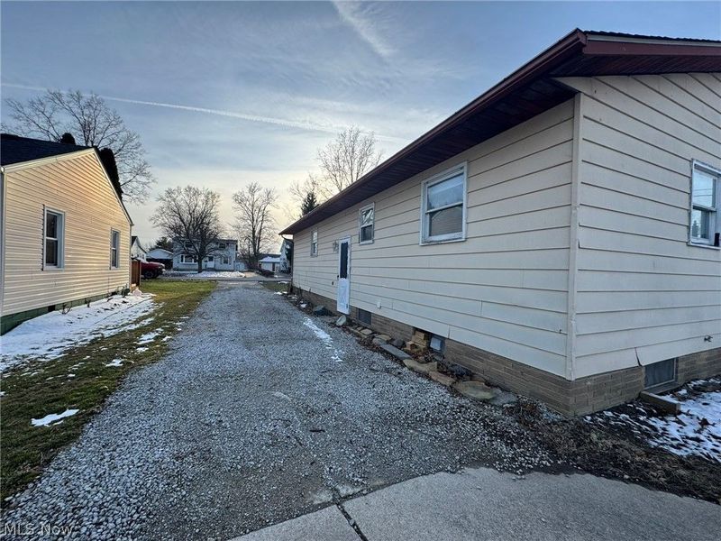 581 E 332nd Street, Eastlake, OH 44095 Photo 17