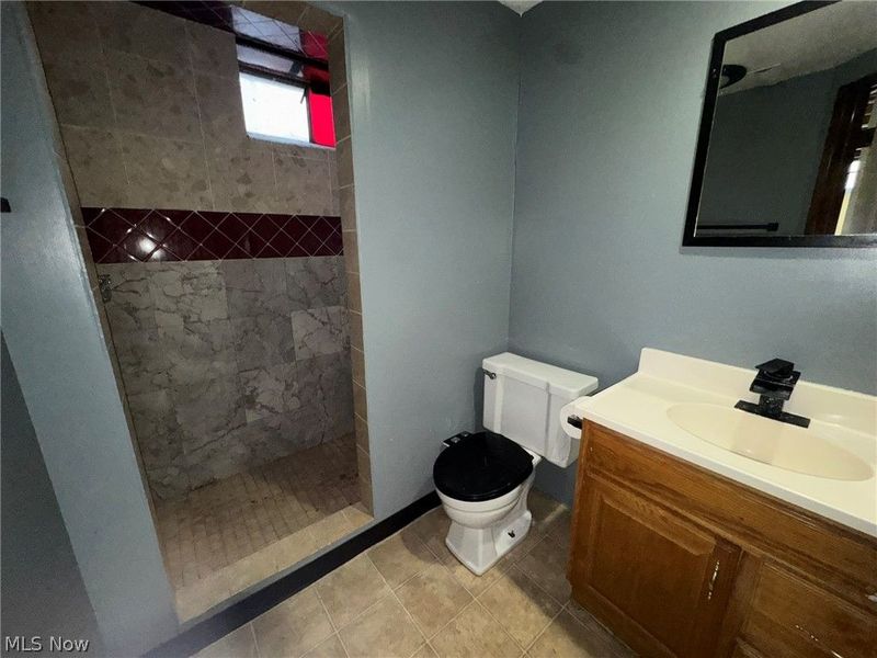 581 E 332nd Street, Eastlake, OH 44095 Photo 2