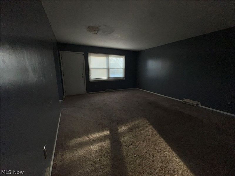 581 E 332nd Street, Eastlake, OH 44095 Photo 3