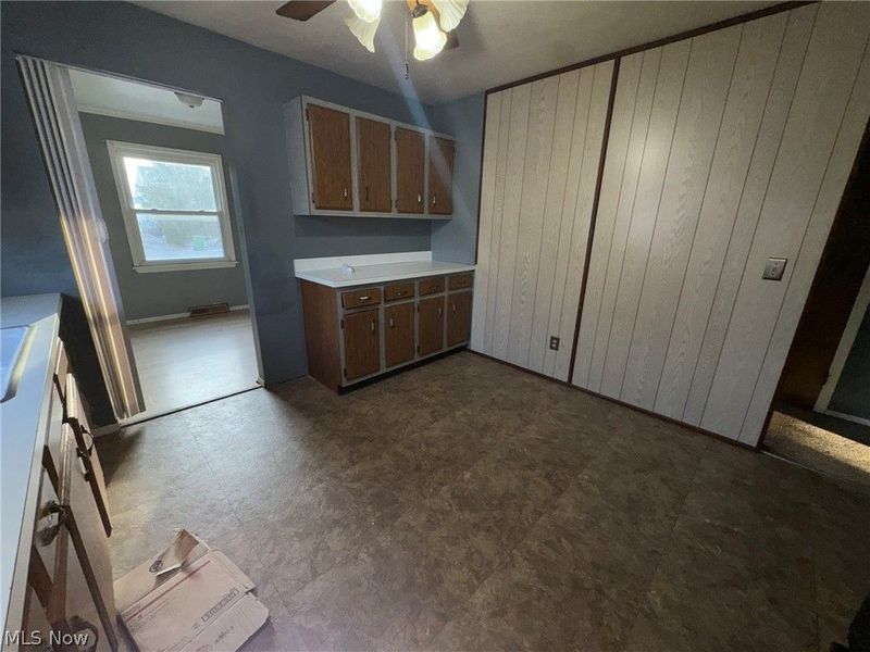 581 E 332nd Street, Eastlake, OH 44095 Photo 3