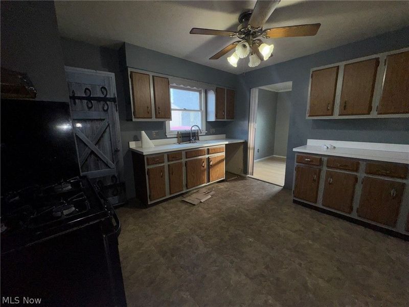 581 E 332nd Street, Eastlake, OH 44095 Photo 5