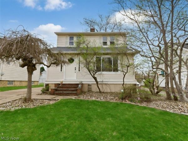 5162 Oakmont Drive , Lyndhurst, OH 44124