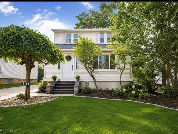 5162 Oakmont Drive, Lyndhurst, OH 44124