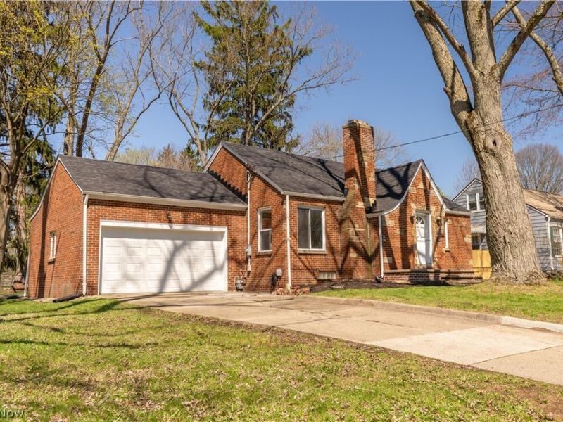 1521 Edgemoor Avenue, Akron, OH 44313 Photo 2