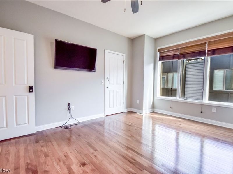 1425 Lindazzo Avenue, Cleveland, OH 44114 Photo 18