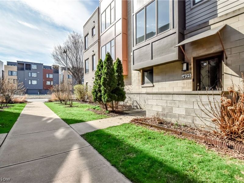 1425 Lindazzo Avenue, Cleveland, OH 44114 Photo 2